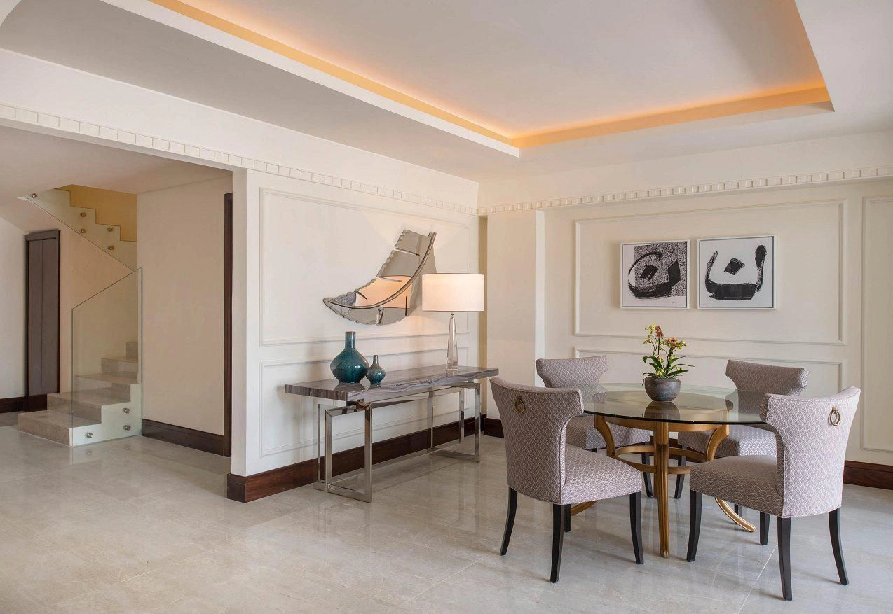 Комплекс меблированных таунхаусов на берегу моря с отелем и бассейнaми, Доха, Катар