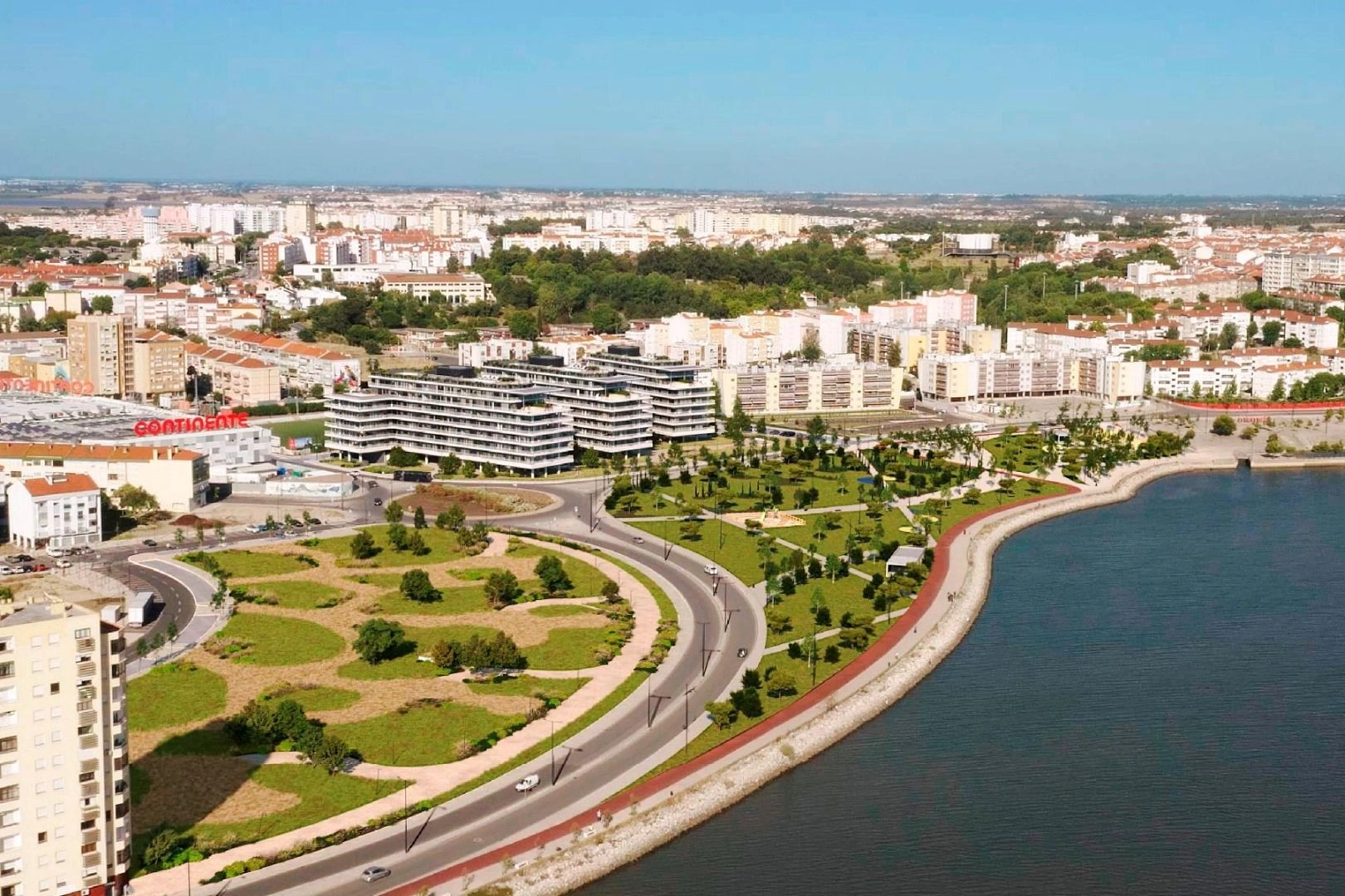 Жилой комплекс в районе Баррейру, Португалия