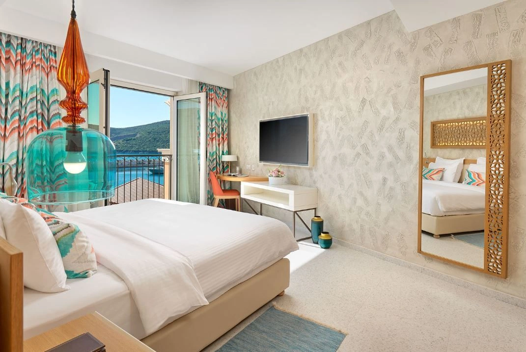 Один из семи отелей в районе Lustica Bay, Черногория