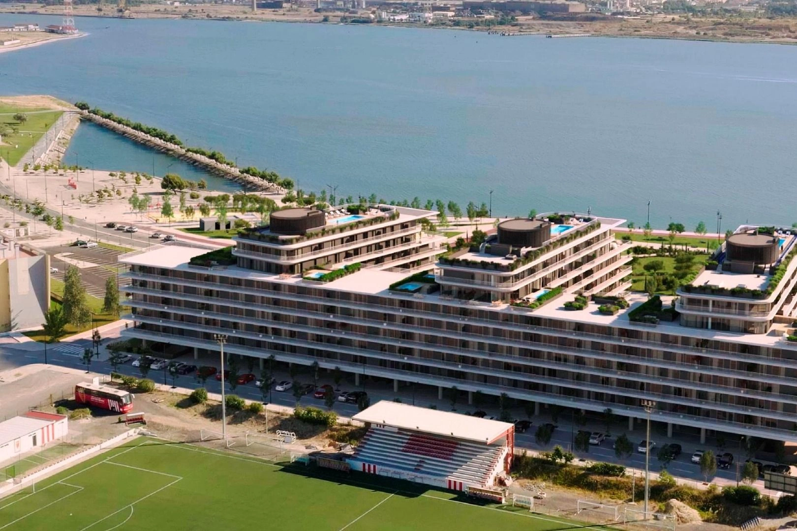 Жилой комплекс в районе Баррейру, Португалия