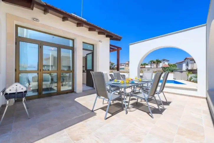 Красивый бунгало с видом на море в Айя Текла, Кипр