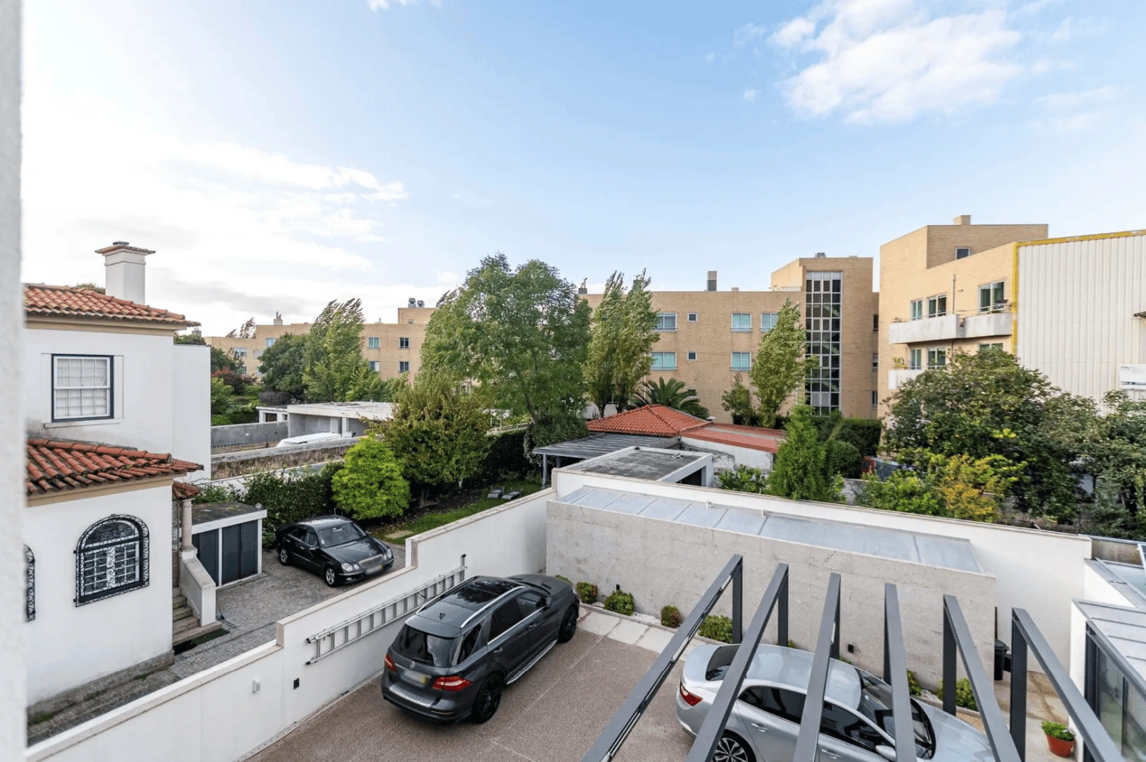 Трёхэтажная коммерческая недвижимость