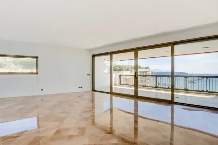 Квартира площадью 164 м2 между казино и морем в здании Mirabeau, Монако