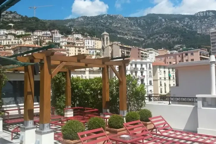 Duplex penthouse of 300 m2 in Villa San Carlo, Monaco