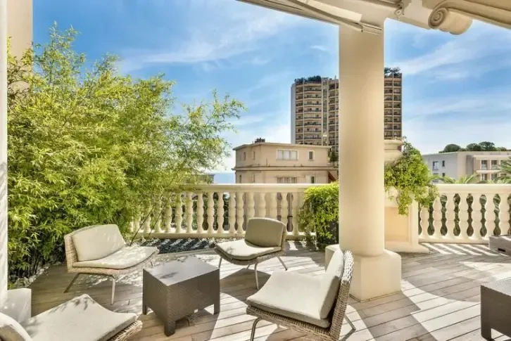 Меблированная квартира площадью 270 м2 с садом в Villa del Sole, Монако