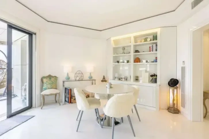 Элитная квартира 3+1 с парковкой в Монако