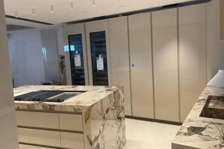 Квартира 4+1 возле пляжа в районе Ларвотто, Монако