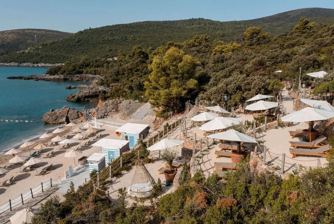 Один из семи отелей в районе Lustica Bay, Черногория