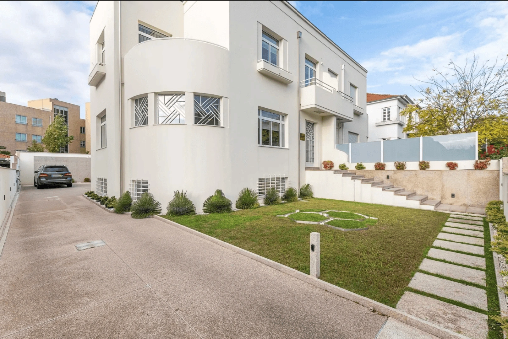 Трёхэтажная коммерческая недвижимость