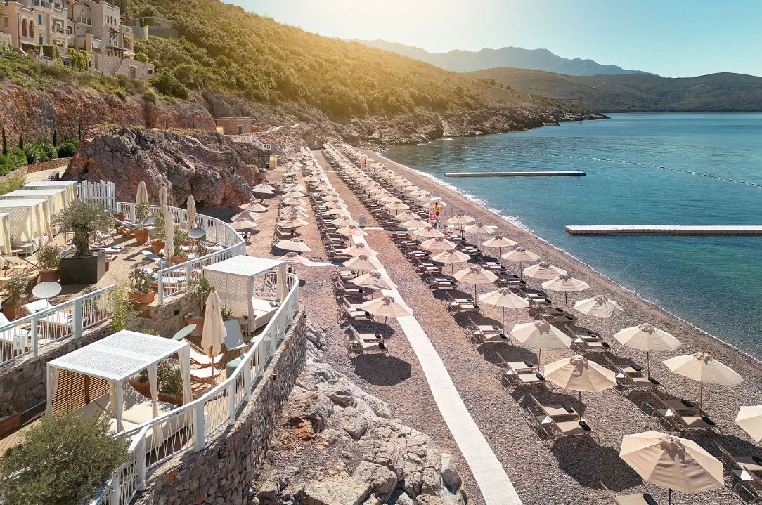 Один из семи отелей в районе Lustica Bay, Черногория