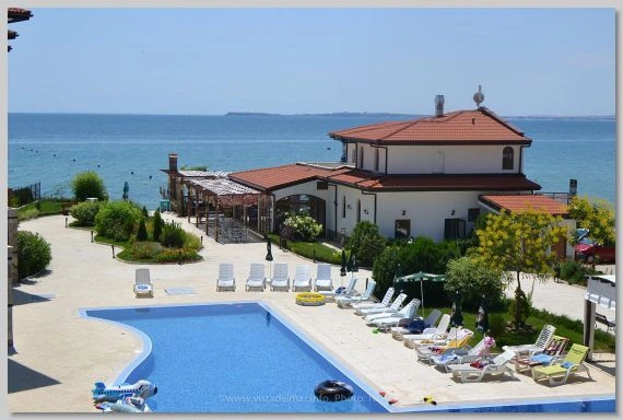 Квартира в престижном комплексе на первой линии моря в Элэните - 65 500 €