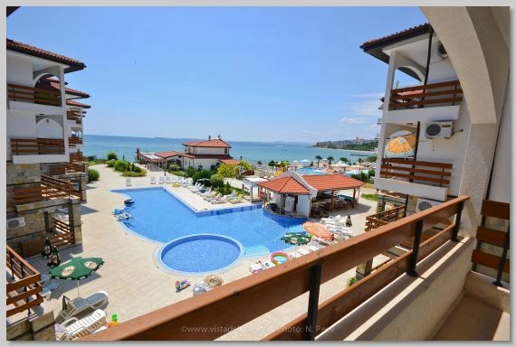 Квартира в престижном комплексе на первой линии моря в Элэните - 65 500 €