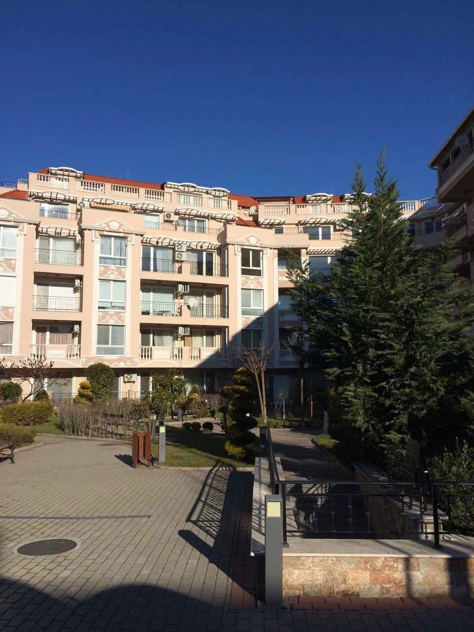 Квартира с просторной террасой в престижном комплексе в Несебре - 48,000 €