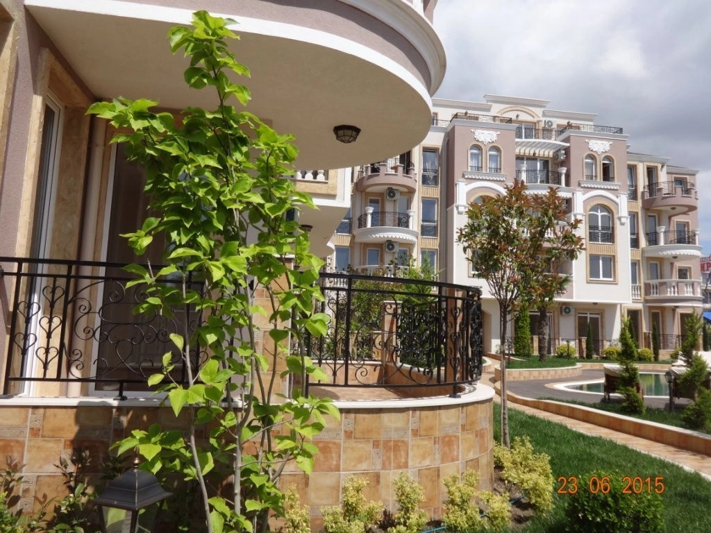 Квартира с мебелью и техникой в современном комплексе в Равде - € 69,000