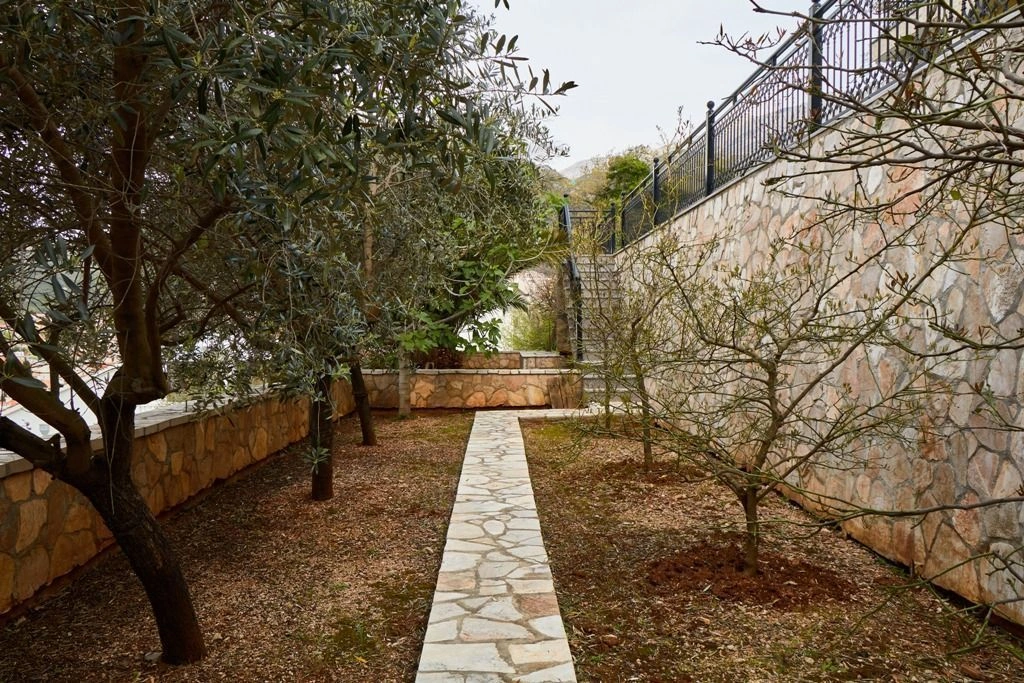 Элитарный особняк 663 м2 в Будве