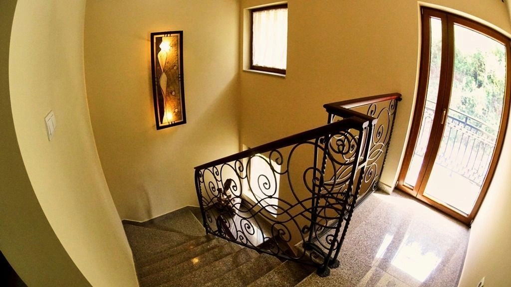 Элитарный особняк 663 м2 в Будве