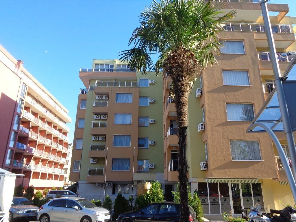 Двухкомнатная квартира в современном комплексе на Солнечном берегу, Болгария