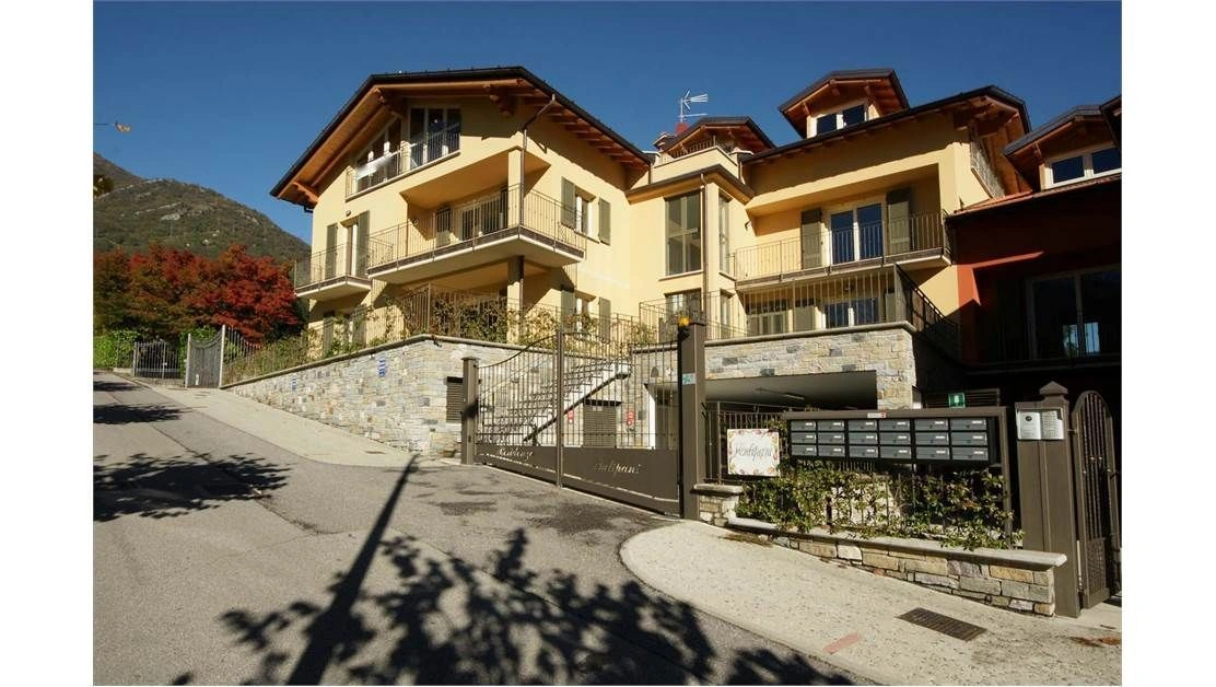 Квартира с видом на озеро Комо