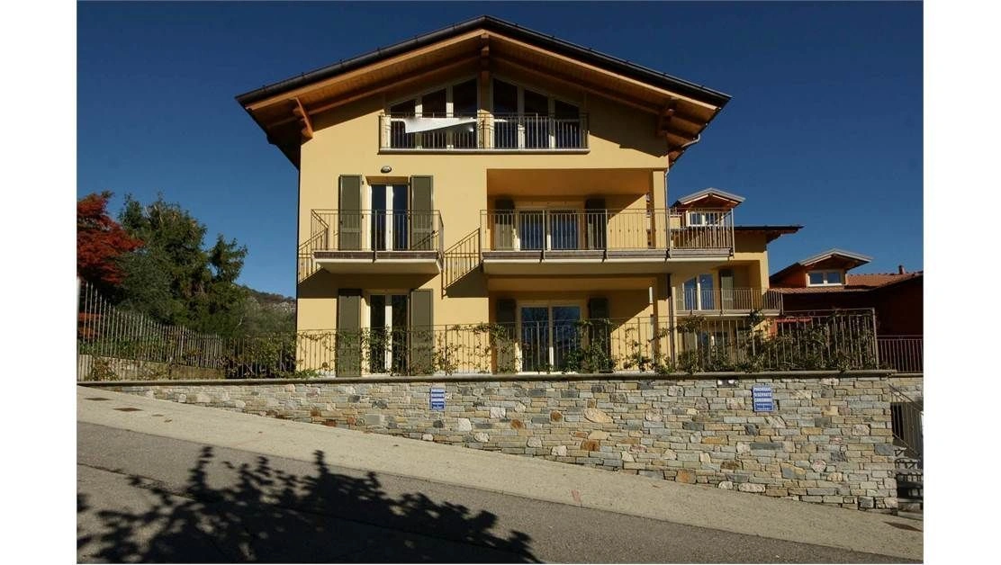 Квартира с видом на озеро Комо