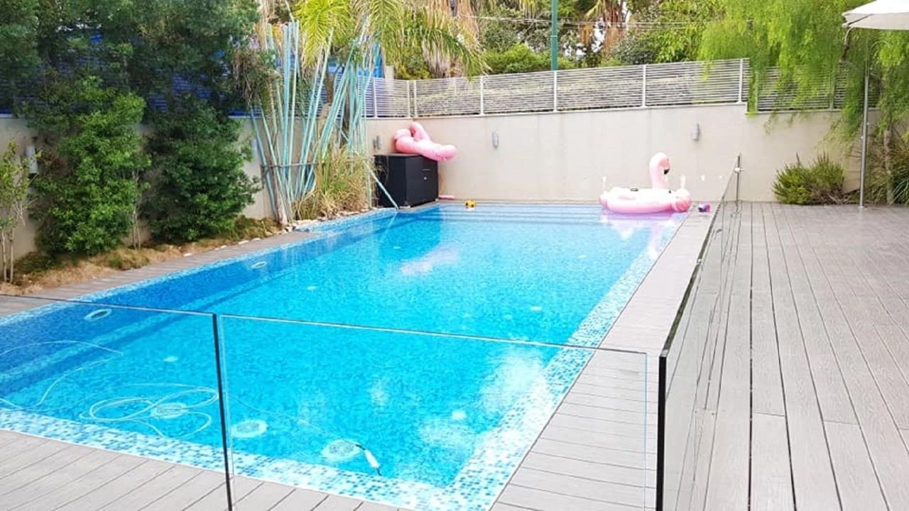 Вилла в Герцлии с бассейном и домашним кинотеатром, Израиль