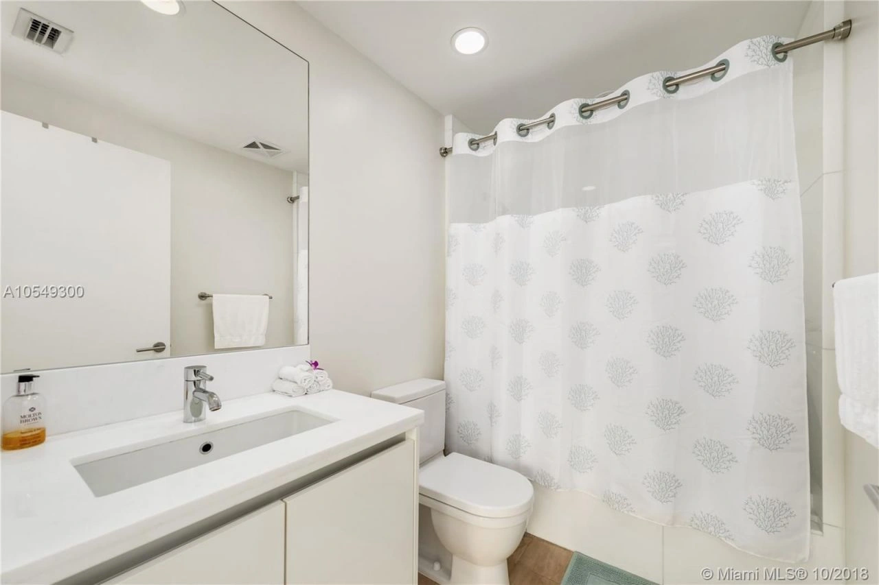 Квартира с продуманной планировкой в престижном районе Майами, США