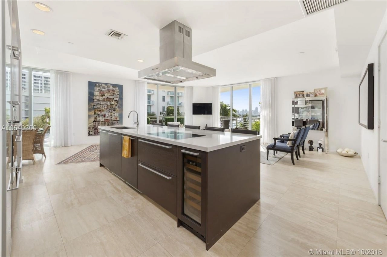 Квартира с продуманной планировкой в престижном районе Майами, США