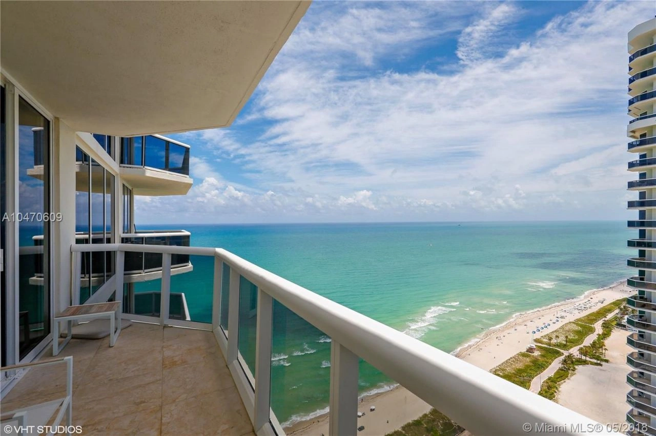 Квартира с современными отделками в престижном комплексе в Майами, США