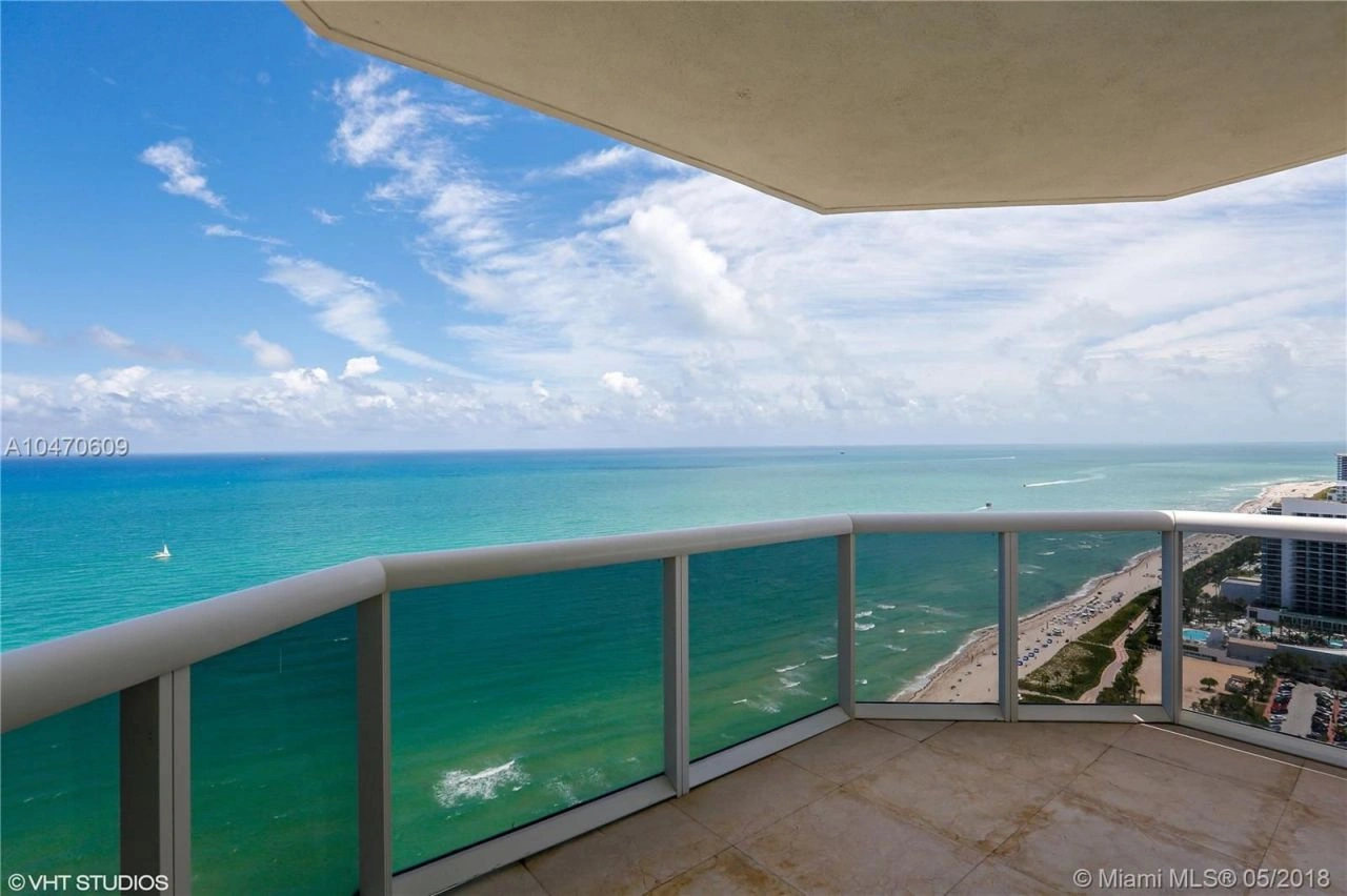 Квартира с современными отделками в престижном комплексе в Майами, США