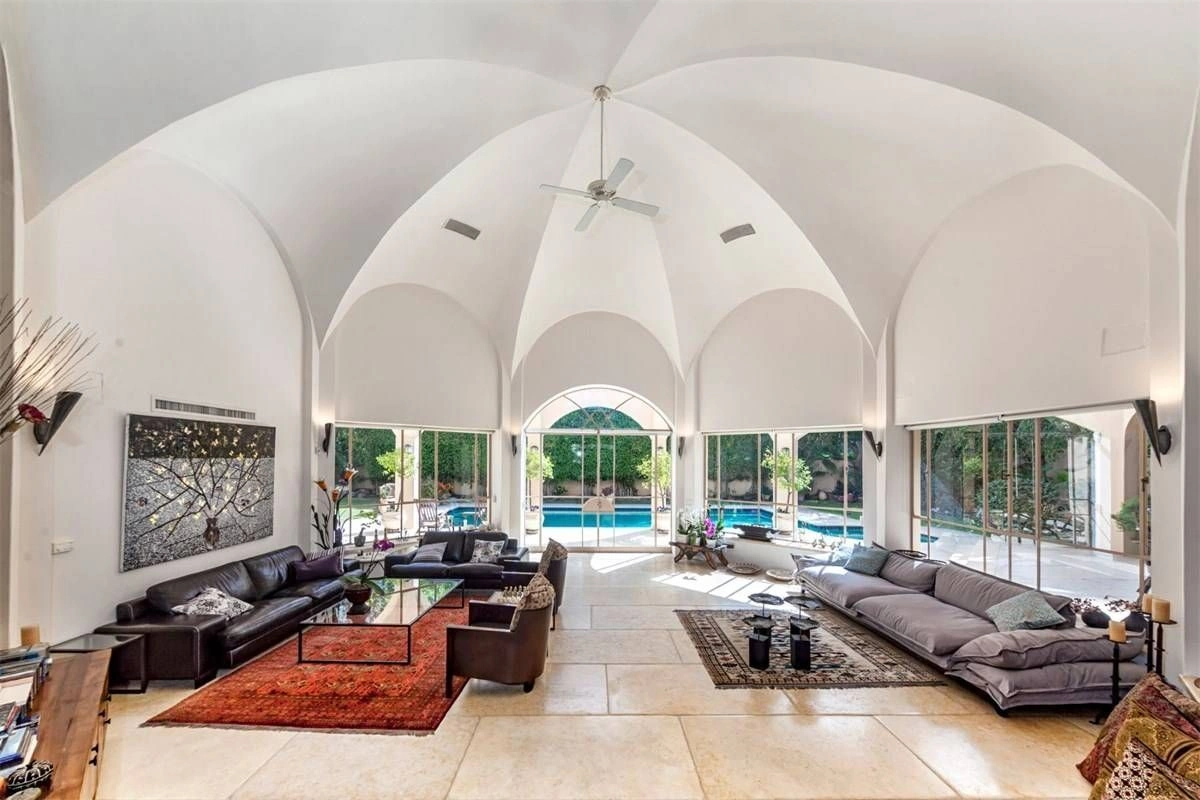 Вилла с бассейном в Кесарии от знаменитого архитектора, Израиль