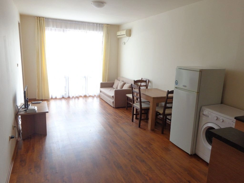 Квартира с просторной террасой в престижном комплексе в Святом Власе - 55 000 €