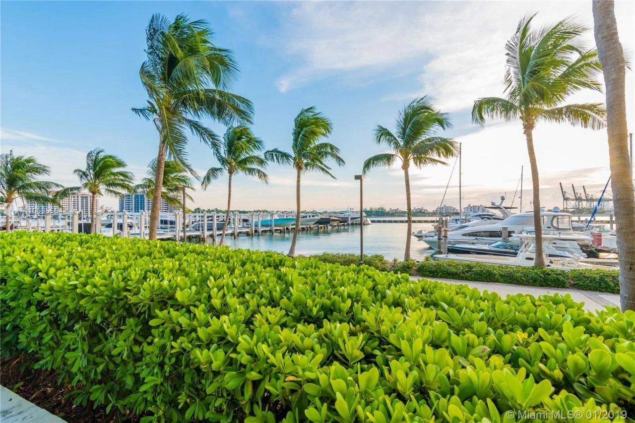 Таунхаус рядом с пляжем в престижном районе Майами, США