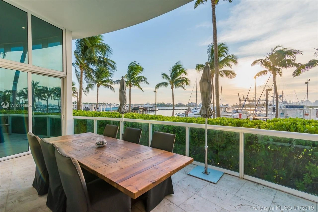 Таунхаус рядом с пляжем в престижном районе Майами, США