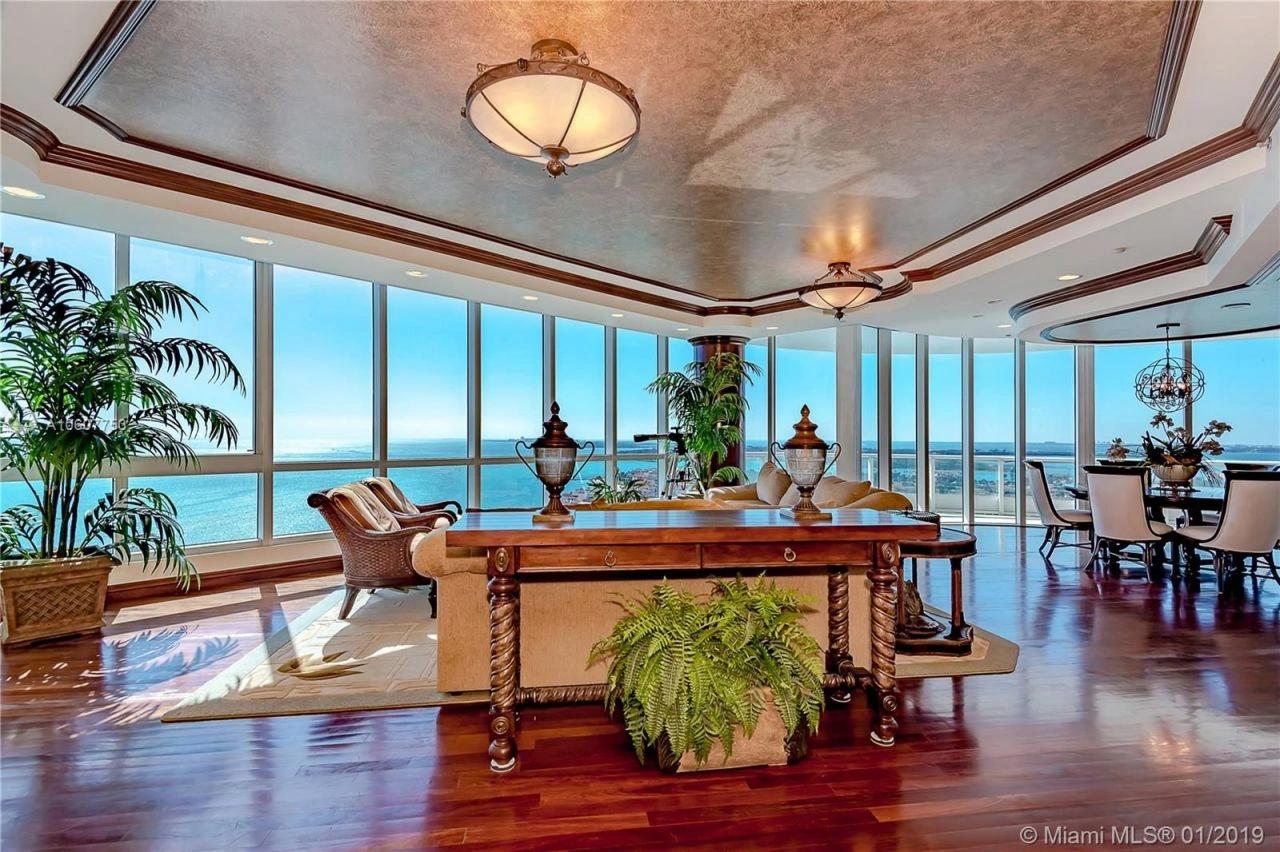 Квартира со всей бытовой техникой в современном комплексе в Майами, США