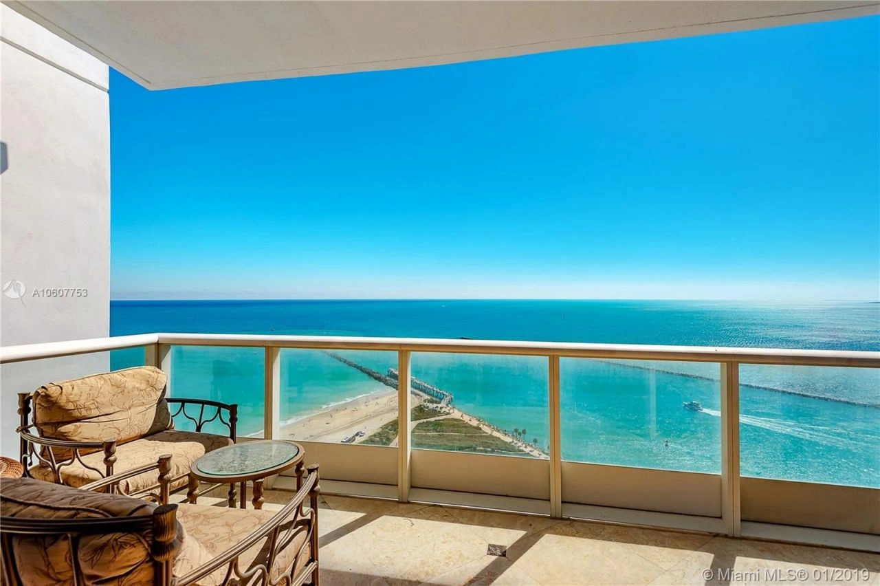 Квартира со всей бытовой техникой в современном комплексе в Майами, США