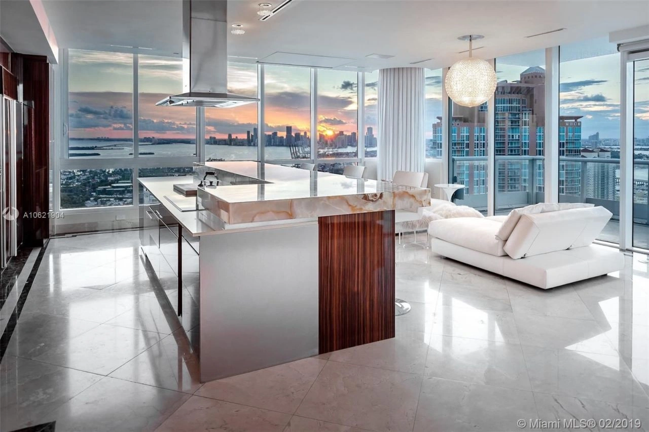 Квартира у моря с мебелью и техникой в Майами, США