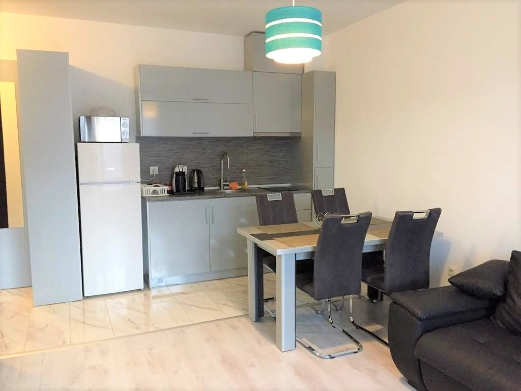 Квартира с мебелью и бытовой техникой в современном комплексе в Приморско - 63 000 €