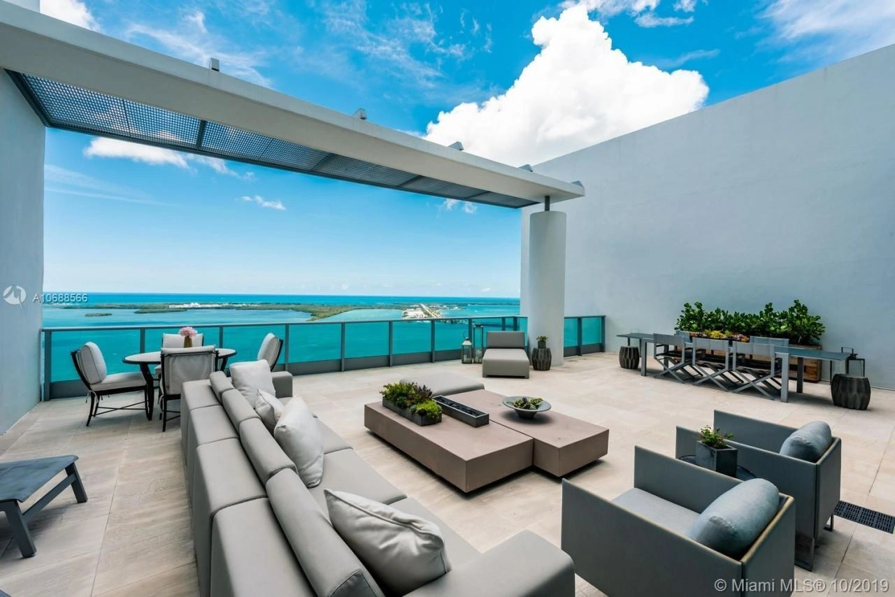 Penthouse within walking distance from the ocean in Miami, USA