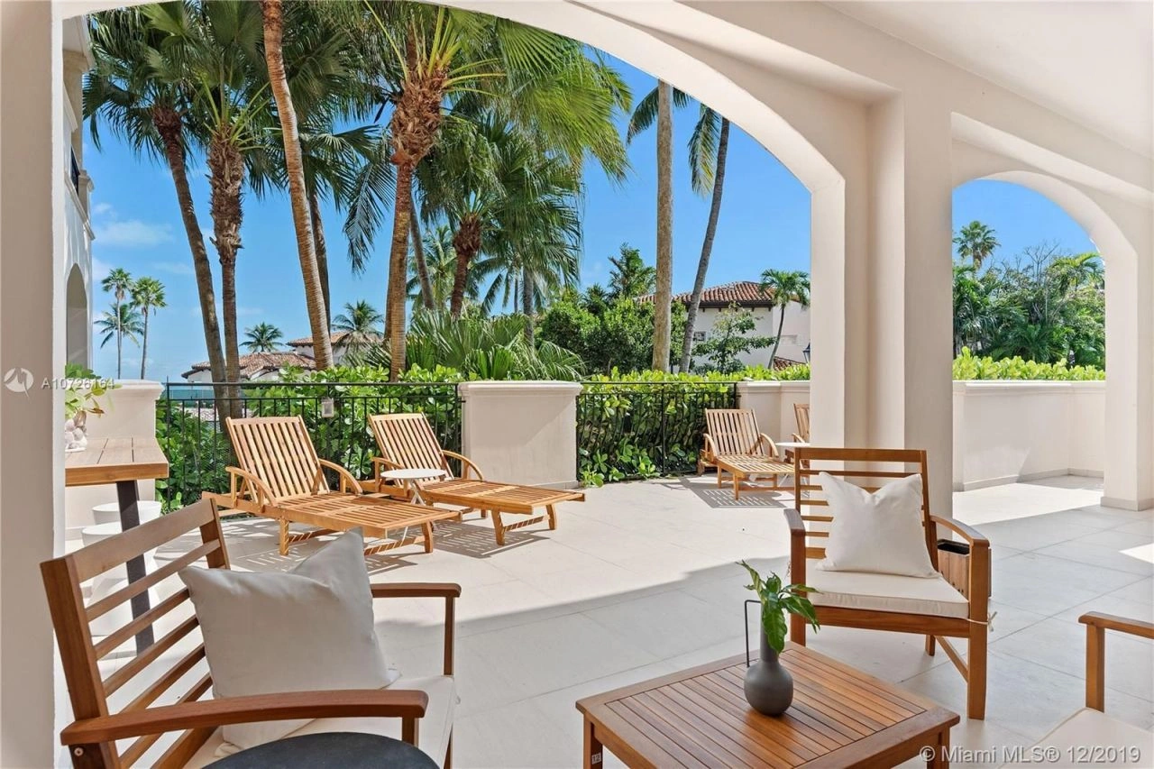 Просторная квартира в престижном жилом комплексе у моря, США