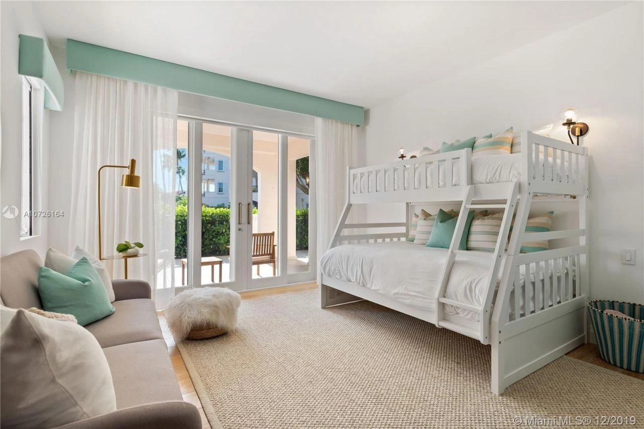 Просторная квартира в престижном жилом комплексе у моря, США