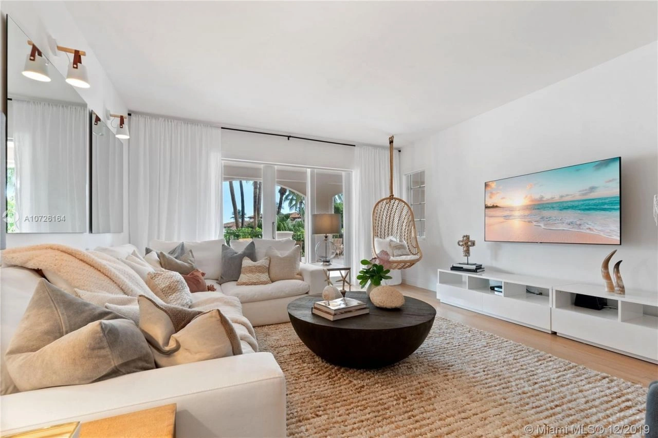 Просторная квартира в престижном жилом комплексе у моря, США