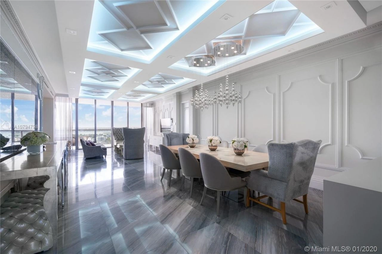 Квартира в Майами с мебелью в современном комплексе - 5270 тыс. $