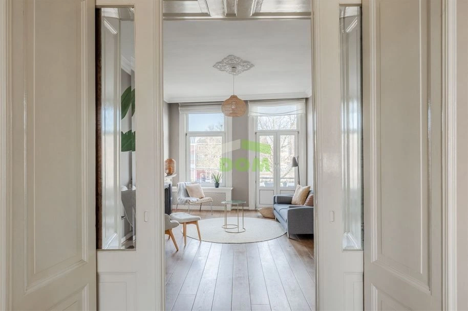 Квартира в историческом доме на канале в центре Амстердама, Нидерланды