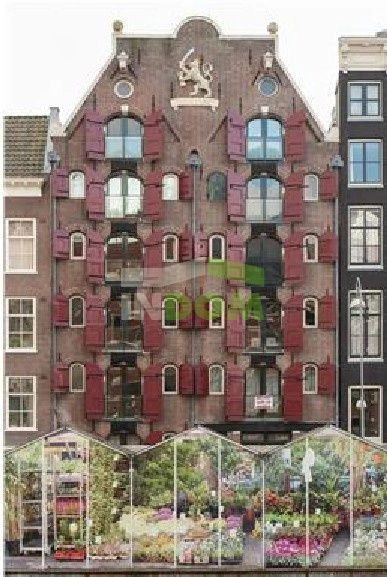 Светлая квартира 3+1 рядом с цветочным рынком на воде в Амстердаме