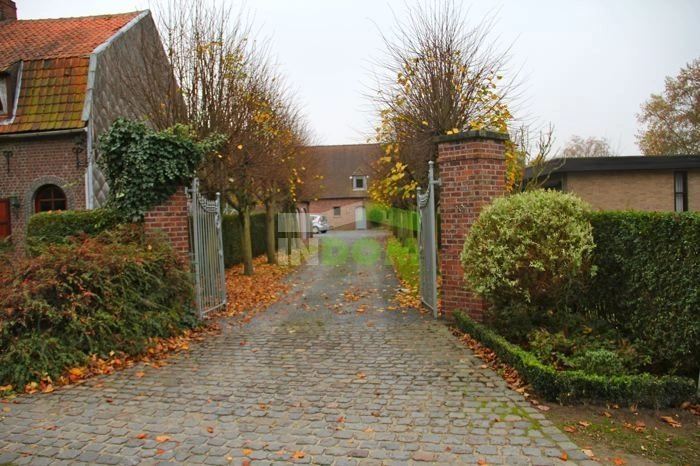 Вилла в историческом Генте с летней верандой и камином, Бельгия