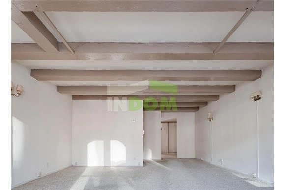 Светлая квартира 3+1 рядом с цветочным рынком на воде в Амстердаме