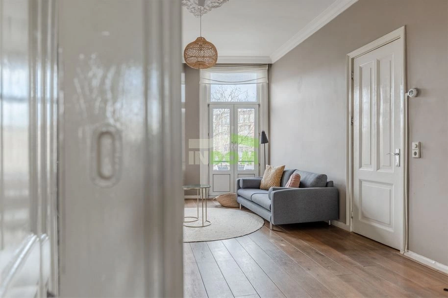 Квартира в историческом доме на канале в центре Амстердама, Нидерланды