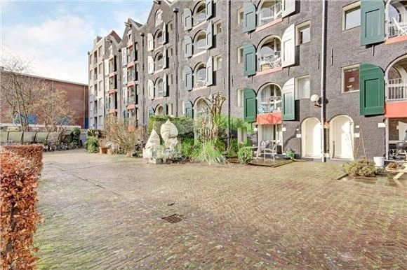 Квартира в историческом канальном доме в центре Амстердама - 369,600 €