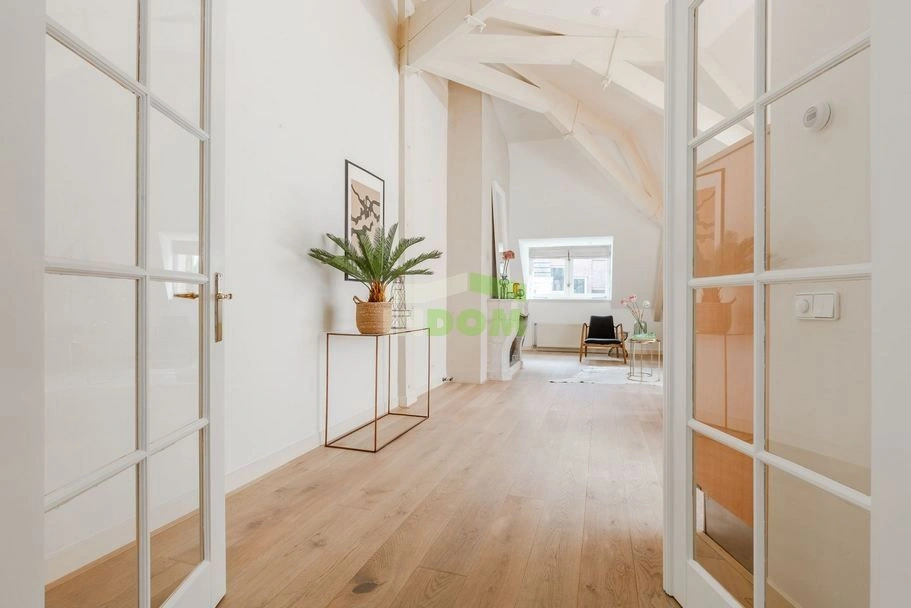 Квартиры в историческом доме рядом с площадью Дам в Амстердаме, Нидерланды