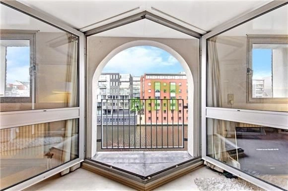 Квартира в историческом канальном доме в центре Амстердама - 369,600 €