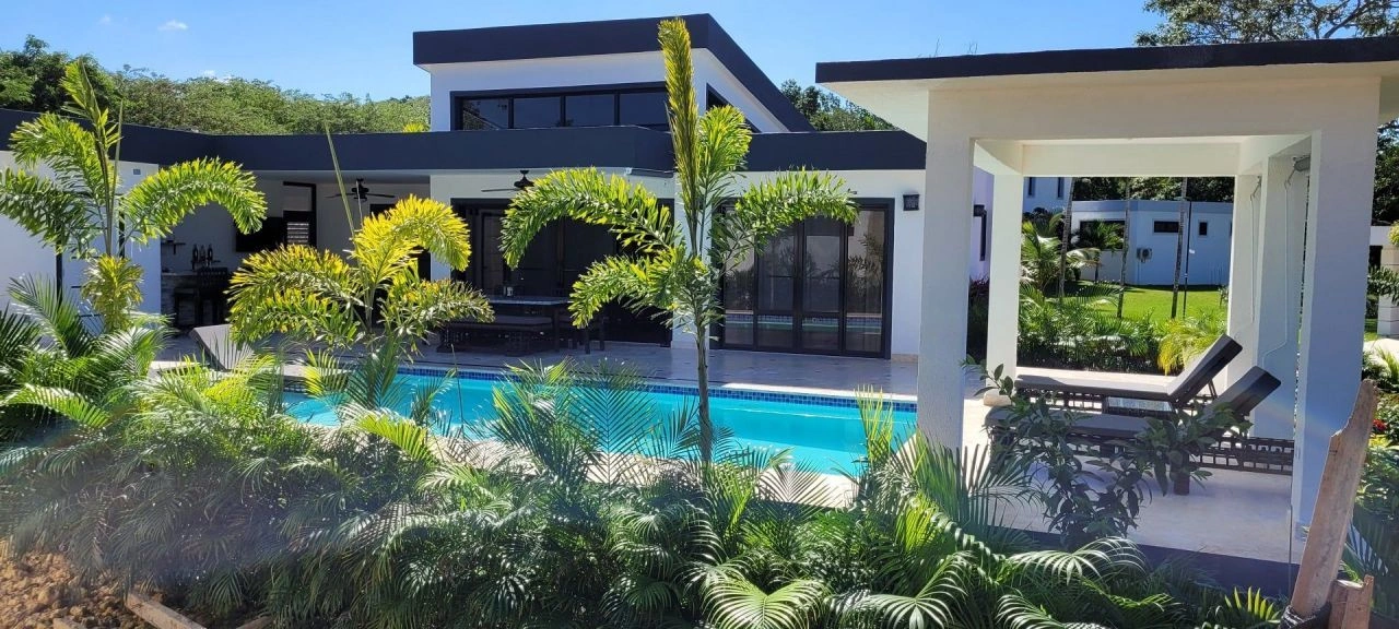 Вилла 2+1 с открытым бассейном в Сосуа, Доминикана